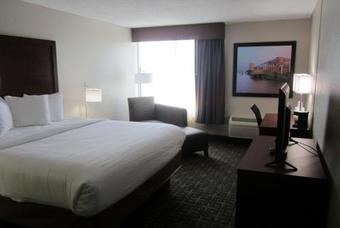 Hotel Baymont By Wyndham Grand Rapids Near Downtown