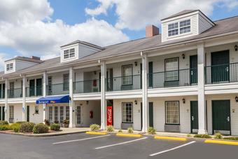 Hotel Baymont By Wyndham Waycross