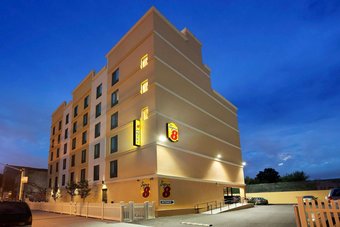 Motel Super 8 By Wyndham Bronx