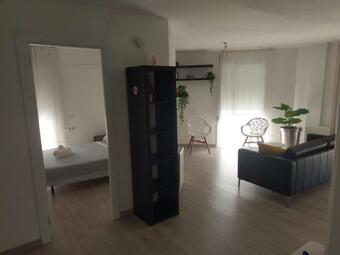 Luxury Apartment Accommodation, Next To Beach & Train Station Calella